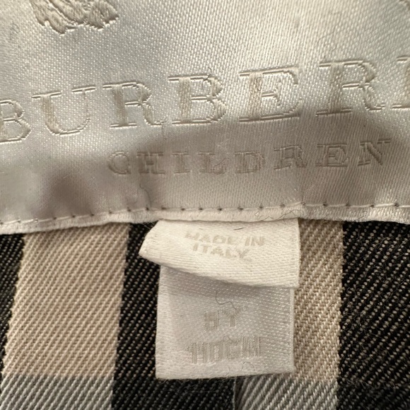 Burberry children’s jacket 5t (in my opinion runs small) - Picture 12 of 12